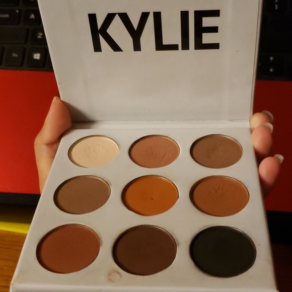 KYLIE COSMETICS Bronze Palette - Picture 2 of 4
